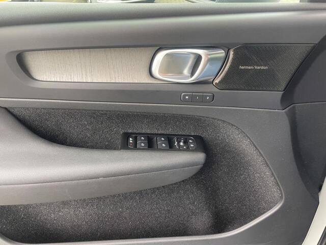 Volvo XC40 1.5 T4 Recharge Inscription | Leder | Pano | Harman Kardon