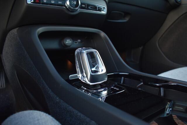 Volvo XC40 Extended Range 252PK Ultimate 82 kWh | Tailered Woolblend | 20'' | Getint Glas |