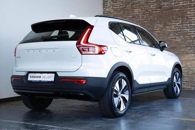 Volvo XC40 T5 Automaat Plug-in hybrid Plus Dark | Navigatie | Trekhaak Elektrisch Uitklapbaar | Elektrisch Verstelbare Bestuurdersstoel Met Geheugen | Comfortstoelen | Parkeercamera | Parkeersensoren Voor + Achter | Premium Audio By Harman Kardon | Keyless Entree