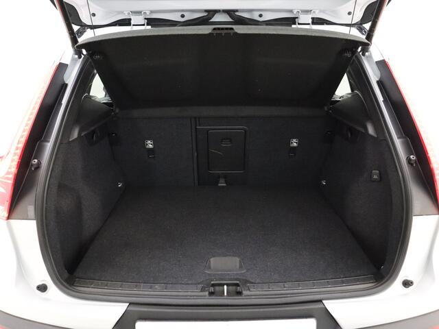 Volvo XC40 P8 408pk AWD R-Design / 360 Camera / Harman&Kardon / Panoramadak / Nubuck / Extra getint glas / El. Trekhaak / Warmtepomp / Stoel + Stuurw. Verwarming /