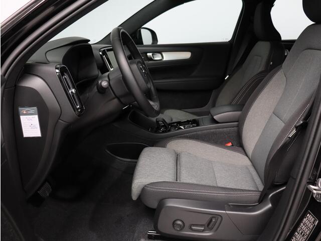 Volvo XC40 2.0 B4 Plus Dark / Trekhaak / Adaptive Cruise / Elektrische Stoelen / Verwarmbare Stoelen + Stuur / Harman Kardon /