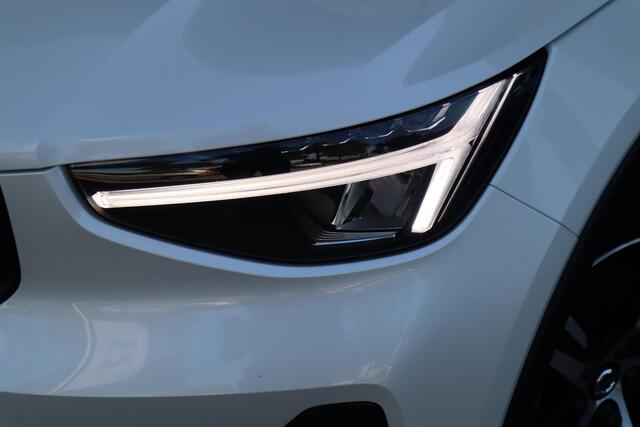 Volvo XC40 2.0 B4 Plus Dark | Harman Kardon audiosysteem| Verwarmbare voorstoelen| Stuurwielverwarming| Verwarmbare voorruit|