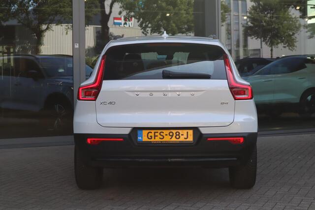 Volvo XC40 2.0 B4 Plus Dark | Harman Kardon audiosysteem| Verwarmbare voorstoelen| Stuurwielverwarming| Verwarmbare voorruit|