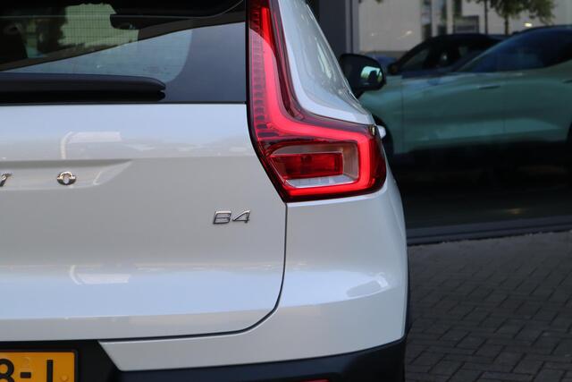 Volvo XC40 2.0 B4 Plus Dark | Harman Kardon audiosysteem| Verwarmbare voorstoelen| Stuurwielverwarming| Verwarmbare voorruit|