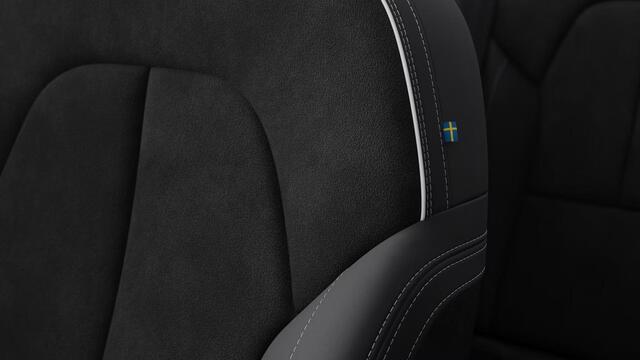 Volvo XC40 B4 Plus Black Edition 197 pk | Extra getint glas | 20" velgen | Connect suède-textiel/Microtech-bekleding | Google Maps en Google Play Store