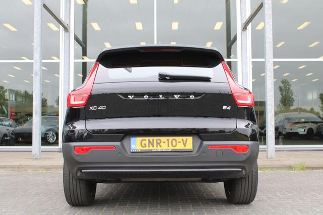 Volvo XC40 B4 Automaat Plus Dark | Trekhaak | Verw. Stoel & stuurwiel | Camera | Adapt. Cruise