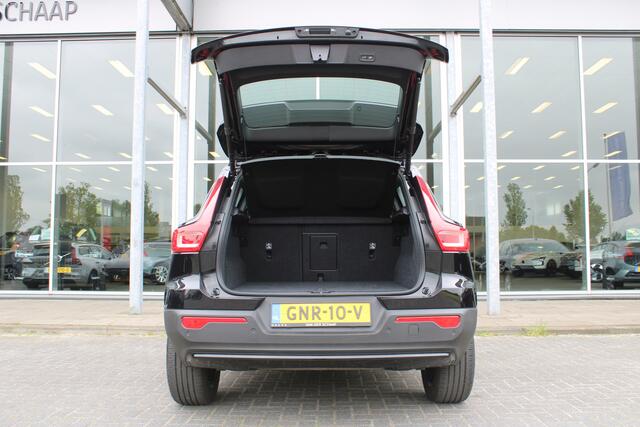 Volvo XC40 B4 Automaat Plus Dark | Trekhaak | Verw. Stoel & stuurwiel | Camera | Adapt. Cruise