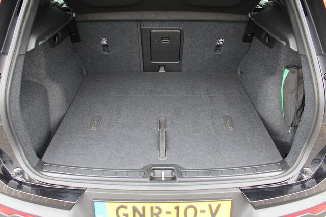 Volvo XC40 B4 Automaat Plus Dark | Trekhaak | Verw. Stoel & stuurwiel | Camera | Adapt. Cruise