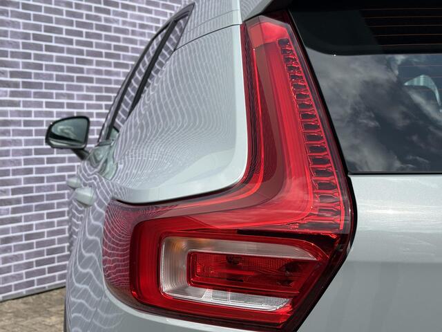 Volvo XC40 2.0 B3 Plus Dark | Harman/Kardon | Memory | Zitting verlengers | parkeersensoren vóór en achter | Google auto | Full LED | verwarmde voorstoelen en stuurwiel |