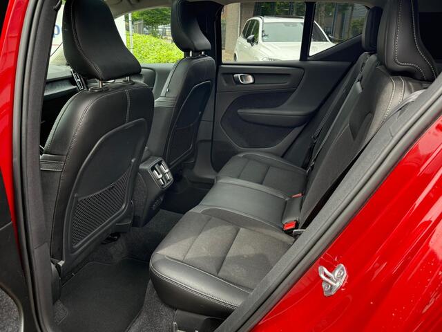 Volvo XC40 2.0 T4 Momentum Pro ZEER COMPLEET/Pano/360/Ad Cruise/El verst stoelen etc. etc.