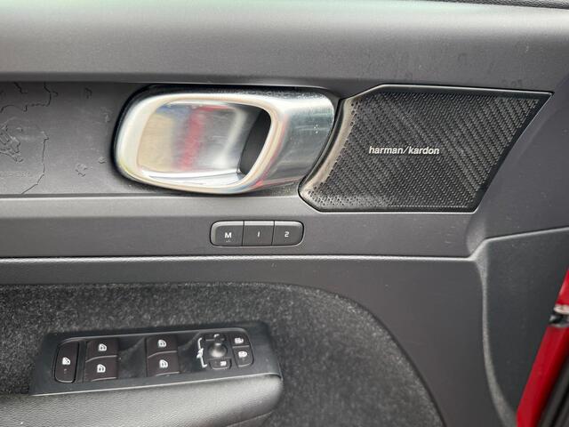 Volvo XC40 2.0 T4 Momentum Pro ZEER COMPLEET/Pano/360/Ad Cruise/El verst stoelen etc. etc.