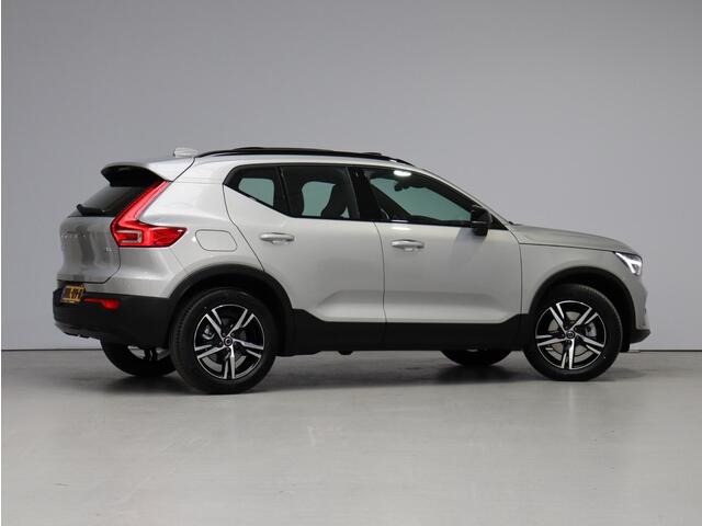 Volvo XC40 2.0 B4 Plus Dark / Pano. dak / Harman Kardon / BLIS / Elek. verstelbare stoelen / Stoel + stuurwielverwarming / Parkeercamera achter