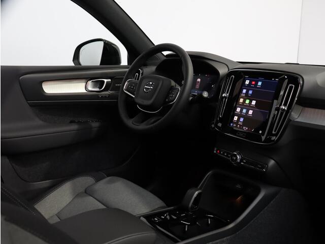 Volvo XC40 2.0 B4 Plus Dark / Pano. dak / Harman Kardon / BLIS / Elek. verstelbare stoelen / Stoel + stuurwielverwarming / Parkeercamera achter