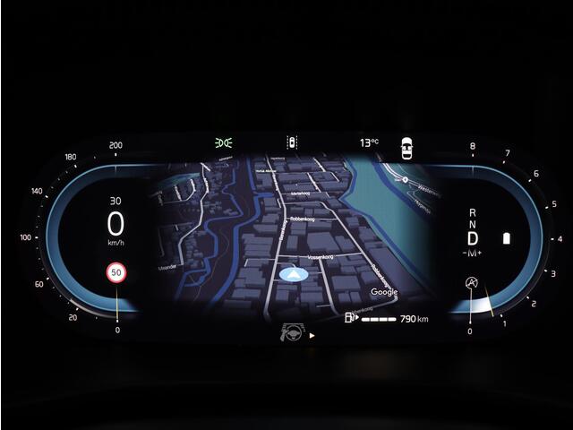 Volvo XC40 2.0 B4 Plus Dark / Pano. dak / Harman Kardon / BLIS / Elek. verstelbare stoelen / Stoel + stuurwielverwarming / Parkeercamera achter