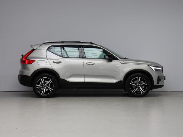 Volvo XC40 2.0 B4 Plus Dark / Pano. dak / Harman Kardon / BLIS / Elek. verstelbare stoelen / Stoel + stuurwielverwarming / Parkeercamera achter
