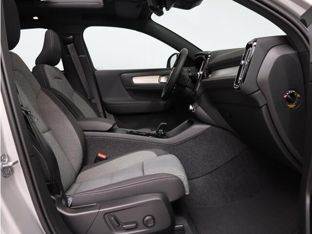 Volvo XC40 2.0 B4 Plus Dark / Pano. dak / Harman Kardon / BLIS / Elek. verstelbare stoelen / Stoel + stuurwielverwarming / Parkeercamera achter
