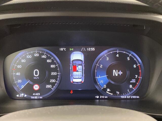 Volvo XC40 1.5 T2 Business Pro | Blis | Adaptieve cruise controle | Panorama dak | Zitting verlengers |