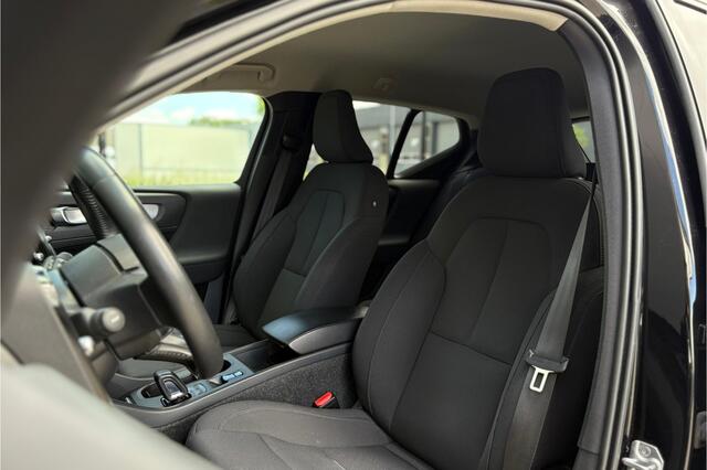 Volvo XC40 1.5 T4 Recharge R-Design - Camera - Stoel/Stuur verwarming - Navi - BLIS - Voorruit Verwarming - Rijklaar