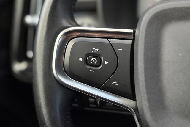 Volvo XC40 1.5 T4 Recharge R-Design - Camera - Stoel/Stuur verwarming - Navi - BLIS - Voorruit Verwarming - Rijklaar