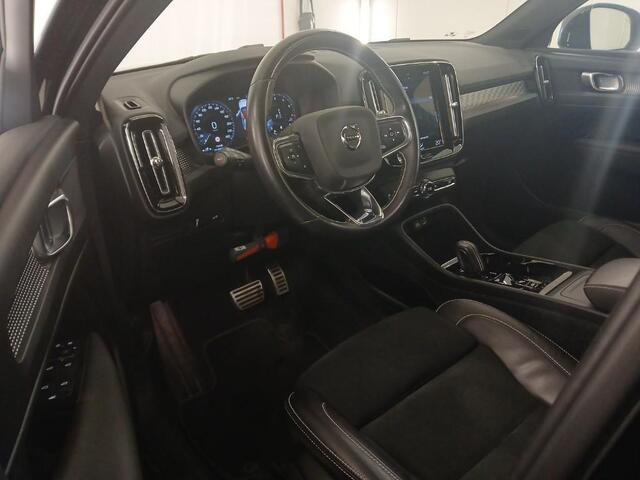 Volvo XC40 2.0 B4 R-Design | Trekhaak | 2100KG Trekgewicht | Blis | Adaptieve cruise controle | Keyless | reservewiel |
