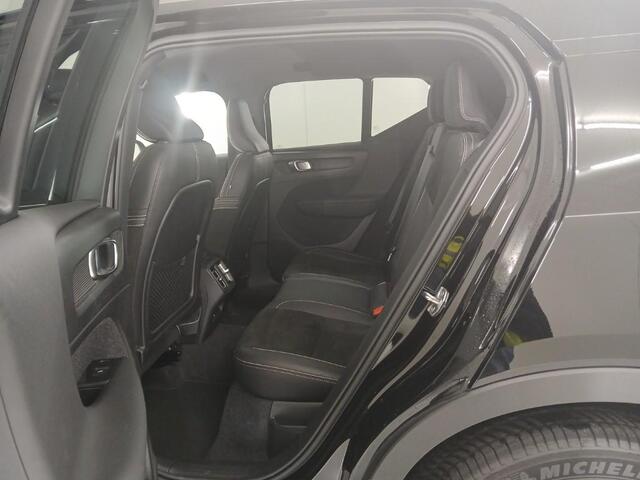Volvo XC40 2.0 B4 R-Design | Trekhaak | 2100KG Trekgewicht | Blis | Adaptieve cruise controle | Keyless | reservewiel |