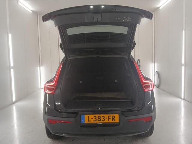 Volvo XC40 2.0 B4 R-Design | Trekhaak | 2100KG Trekgewicht | Blis | Adaptieve cruise controle | Keyless | reservewiel |