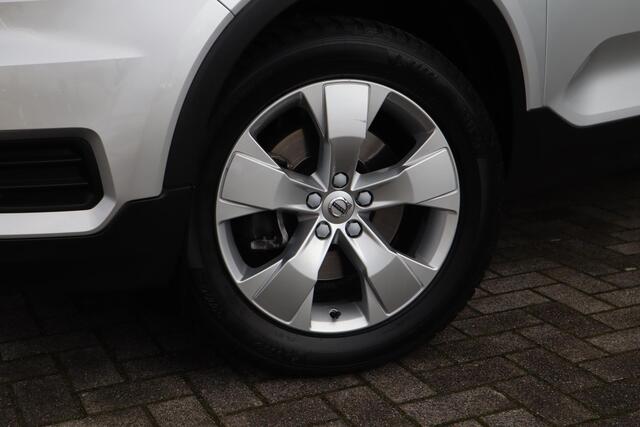 Volvo XC40 T4 Momentum | Keyless Entry| Elektrisch bedienbare achterklep| Parkeersensoren voor + achter met achteruitrijcamera| Semi- elektrisch inklapbare trekhaak| Verwarmbare voorstoelen| DAB+|