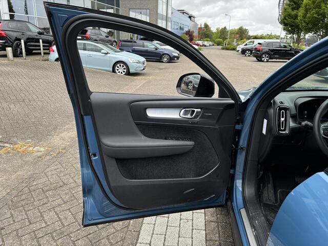 Volvo XC40 2.0 B4 Plus Dark | Harman/Kardon | Memorystoelen | Trekhaak | Stoel- & Stuurverwarming | Keyless Entry |