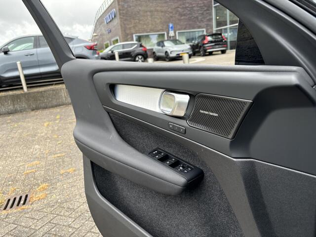 Volvo XC40 2.0 B4 Plus Dark | Harman/Kardon | Memorystoelen | Trekhaak | Stoel- & Stuurverwarming | Keyless Entry |