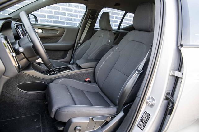 Volvo XC40 Single Motor Extended Range Plus 82 kWh Verwarmbare voorstoelen | Verwarmbaar stuurwiel | Warmtepomp | Adaptieve cruisecontrol | BLIS