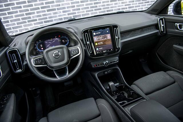 Volvo XC40 Single Motor Extended Range Plus 82 kWh Verwarmbare voorstoelen | Verwarmbaar stuurwiel | Warmtepomp | Adaptieve cruisecontrol | BLIS