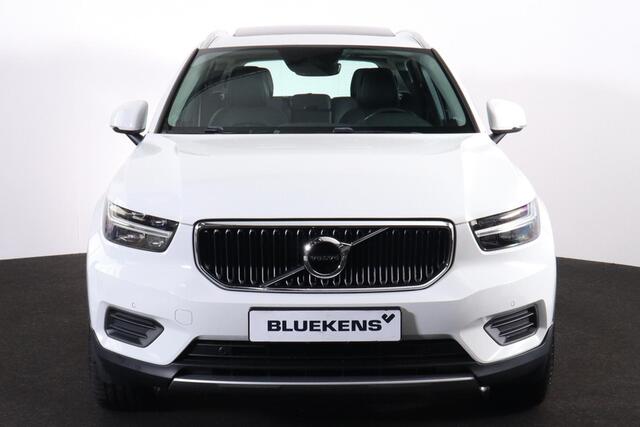 Volvo XC40 T4 Momentum - Panorama/schuifdak - Parkeercamera achter - Verwarmde voorstoelen, stuur & achterbank - Parkeersensoren voor & achter - Elektr. bedienb. voorstoelen met geheugen links - Cruise control - Standkachel - 19' LMV
