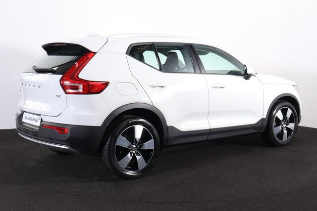 Volvo XC40 T4 Momentum - Panorama/schuifdak - Parkeercamera achter - Verwarmde voorstoelen, stuur & achterbank - Parkeersensoren voor & achter - Elektr. bedienb. voorstoelen met geheugen links - Cruise control - Standkachel - 19' LMV