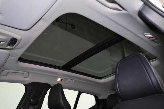 Volvo XC40 T4 Momentum - Panorama/schuifdak - Parkeercamera achter - Verwarmde voorstoelen, stuur & achterbank - Parkeersensoren voor & achter - Elektr. bedienb. voorstoelen met geheugen links - Cruise control - Standkachel - 19' LMV