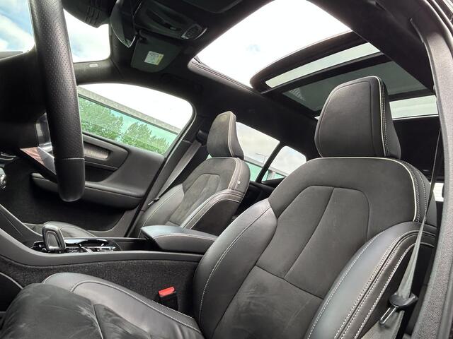 Volvo XC40 1.5 T5 Recharge R-Design PHEV, Automaat, Panoramadak, Leder/nubuck, Stoelverwarming, Stuurverwarming, Harman Kardon audio, Exterior styling kit, Extra getint glas vanaf B-stijl