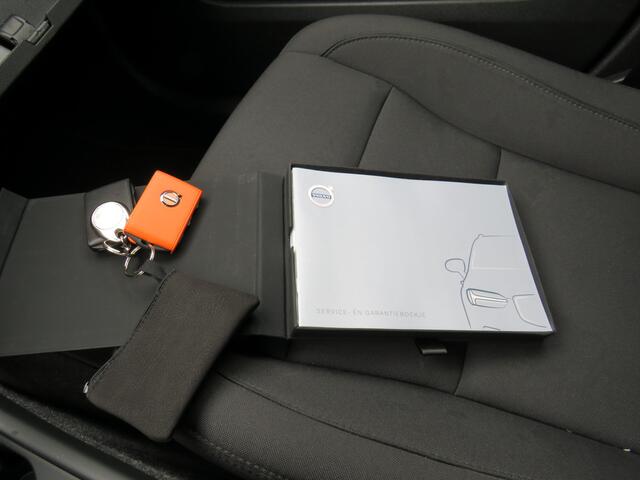 Volvo XC40 1.5 T4 156Kw Recharge Inscription Expression * Rijklaarprijs incl. garantie * Trekhaak afn. * Privacy glas * Navi * PDC * Carplay Android
