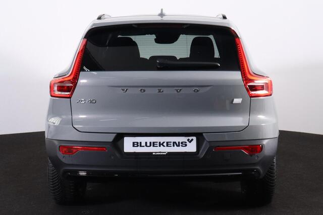 Volvo XC40 T4 Recharge Ultimate Dark - Panorama/schuifdak - IntelliSafe Assist & Surround - 360º Camera - Verwarmde voorstoelen & stuur - Parkeersensoren voor & achter - Elektr. bedienb. voorstoelen met geheugen links - Draadloze tel. lader - Extra getint glas - 19'