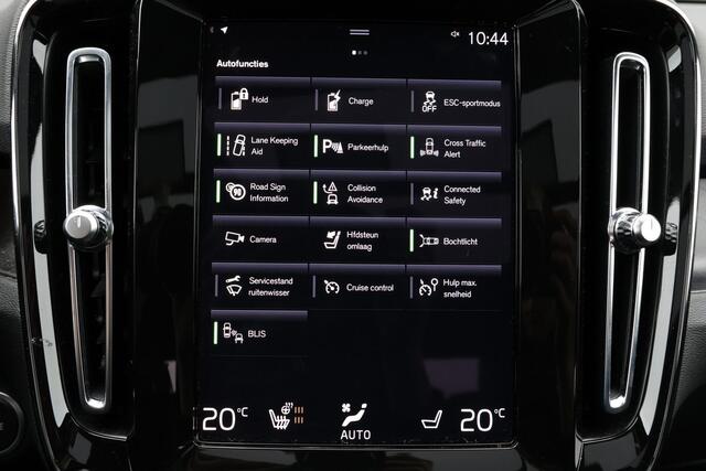 Volvo XC40 T4 Recharge Ultimate Dark - Panorama/schuifdak - IntelliSafe Assist & Surround - 360º Camera - Verwarmde voorstoelen & stuur - Parkeersensoren voor & achter - Elektr. bedienb. voorstoelen met geheugen links - Draadloze tel. lader - Extra getint glas - 19'