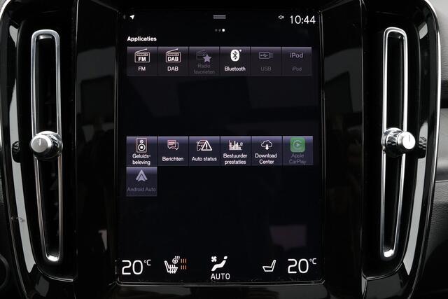 Volvo XC40 T4 Recharge Ultimate Dark - Panorama/schuifdak - IntelliSafe Assist & Surround - 360º Camera - Verwarmde voorstoelen & stuur - Parkeersensoren voor & achter - Elektr. bedienb. voorstoelen met geheugen links - Draadloze tel. lader - Extra getint glas - 19'