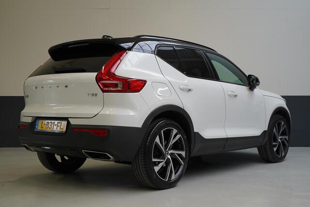 Volvo XC40 1.5 T3 163pk R-Design Automaat | Trekhaak | Navigatie | Camera | Apple Carplay | Two-Tone | 20"