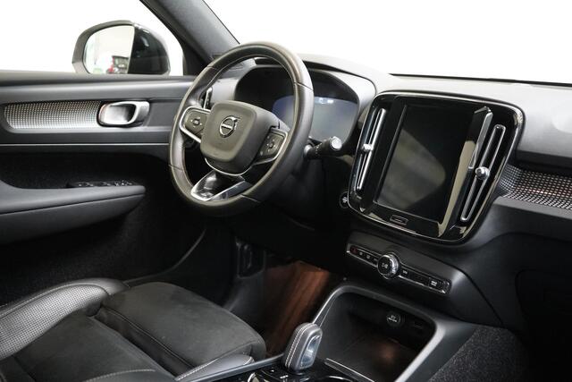Volvo XC40 1.5 T3 163pk R-Design Automaat | Trekhaak | Navigatie | Camera | Apple Carplay | Two-Tone | 20"