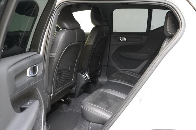 Volvo XC40 1.5 T3 163pk R-Design Automaat | Trekhaak | Navigatie | Camera | Apple Carplay | Two-Tone | 20"