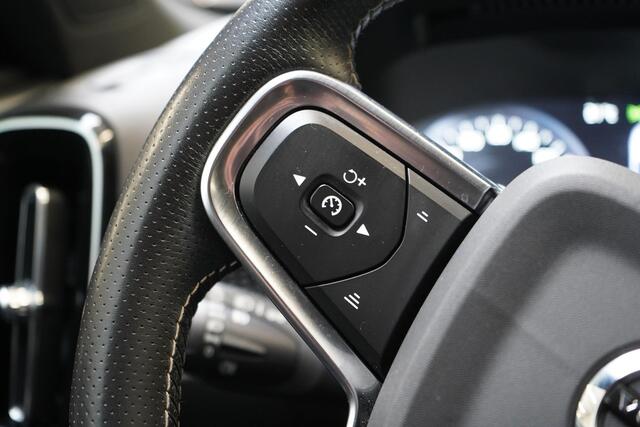 Volvo XC40 1.5 T3 163pk R-Design Automaat | Trekhaak | Navigatie | Camera | Apple Carplay | Two-Tone | 20"