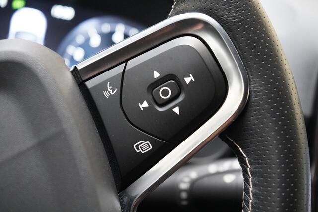 Volvo XC40 1.5 T3 163pk R-Design Automaat | Trekhaak | Navigatie | Camera | Apple Carplay | Two-Tone | 20"