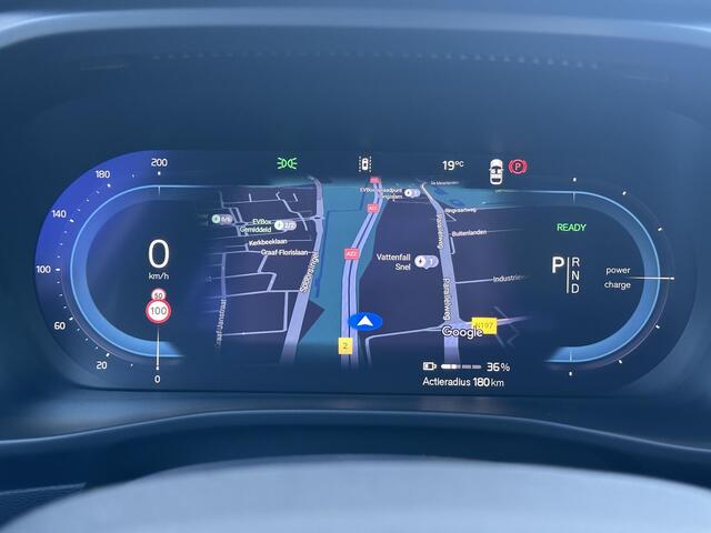 Volvo XC40 Single Motor Extended Range Plus 82 kWh / Trekhaak / Camera achter / Verwarmde stoelen / Long Range / Carplay /