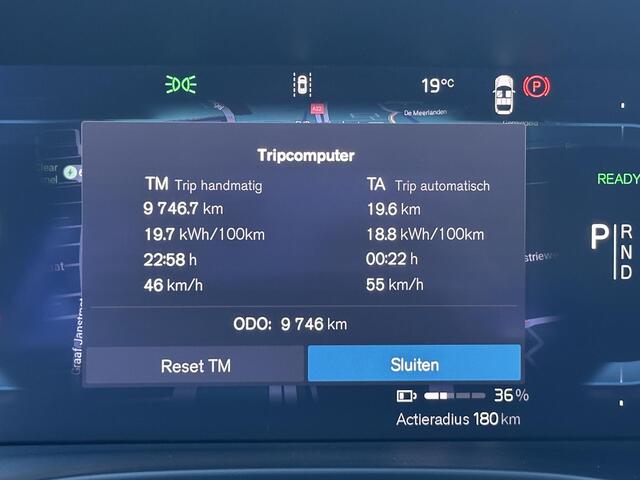 Volvo XC40 Single Motor Extended Range Plus 82 kWh / Trekhaak / Camera achter / Verwarmde stoelen / Long Range / Carplay /