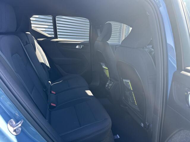 Volvo XC40 Single Motor Extended Range Plus 82 kWh / Trekhaak / Camera achter / Verwarmde stoelen / Long Range / Carplay /