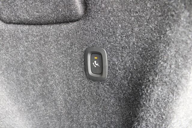 Volvo XC40 T4 Recharge R-Design Expression | Trekhaak | Camera | PDC voor + Achter | Adapt. Cruise