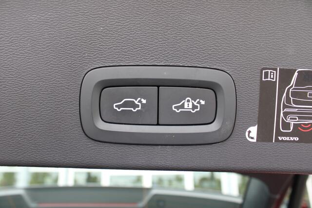 Volvo XC40 T4 Recharge R-Design Expression | Trekhaak | Camera | PDC voor + Achter | Adapt. Cruise