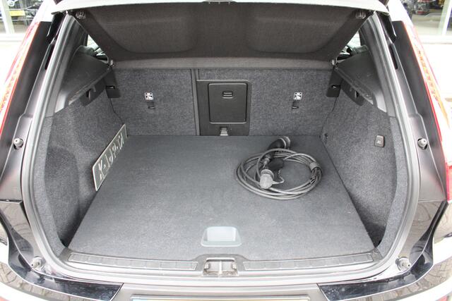 Volvo XC40 T4 Recharge R-Design Expression | Trekhaak | Camera | PDC voor + Achter | Adapt. Cruise